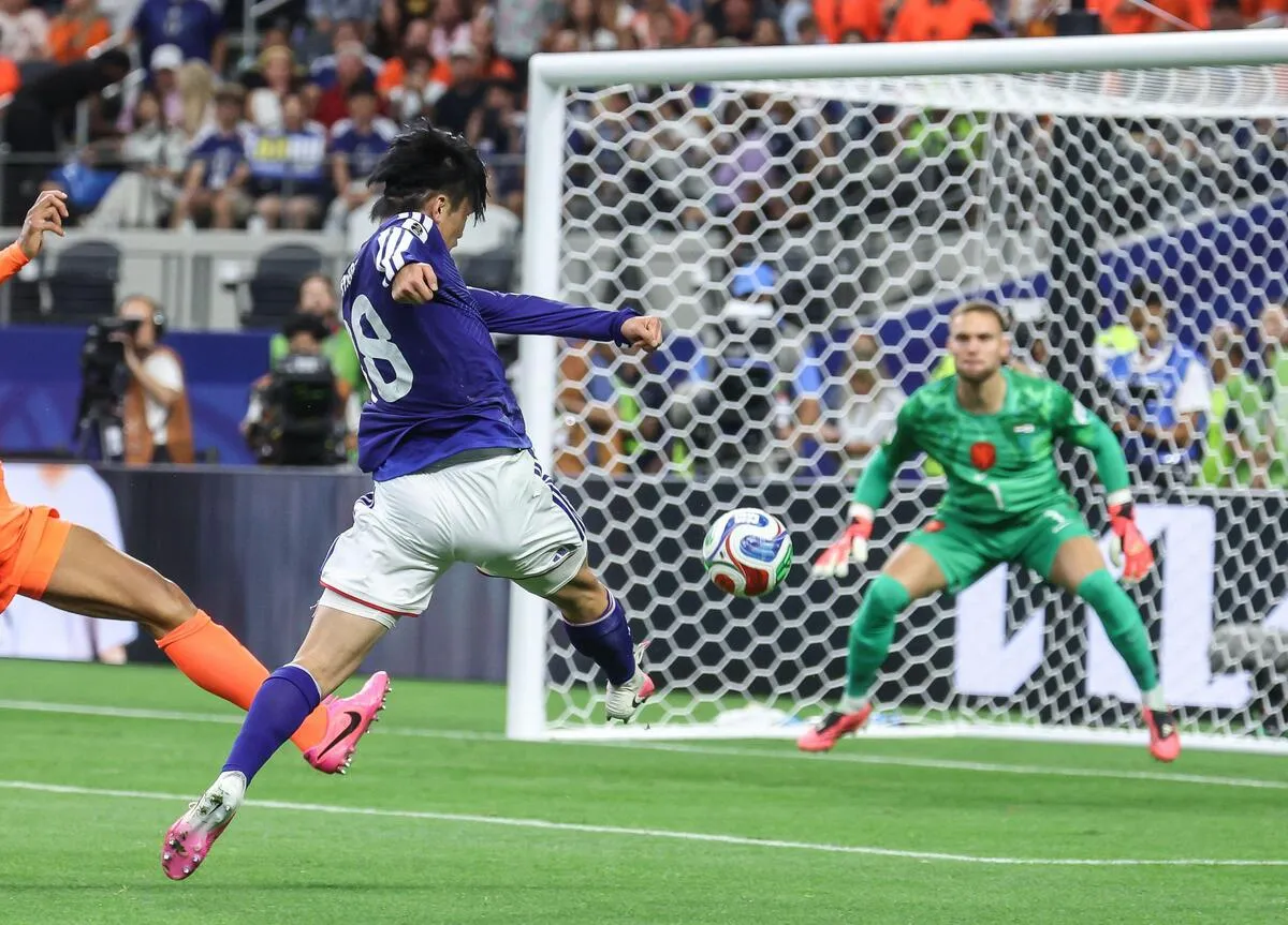 Ayase Ueda, do Japão