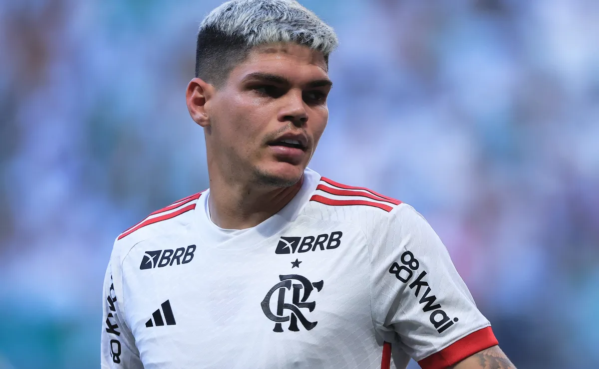 Santos não avança por Ayrton Lucas e negociações com o Flamengo esfriam