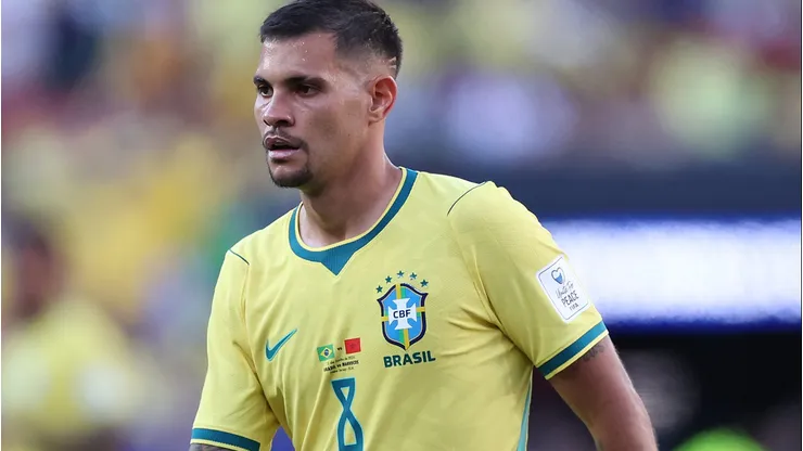 Bruno Guimarães em ação - Foto: Kevin C. Cox/Getty Images