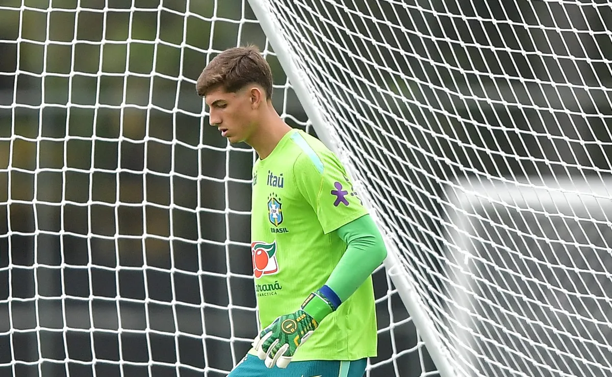 Susto na Seleção: Endrick acerta bolada em Léo Nannetti, que passa por avaliação