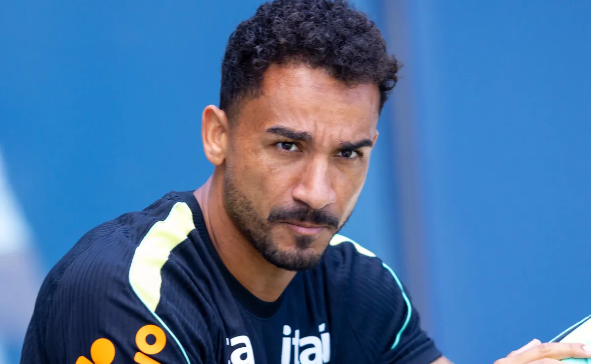 Danilo aborda titularidade na Seleção Brasileira e rebate críticas sobre condição física