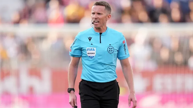 O árbitro Alejandro Hernandez é conhecido por uma postura dura nos jogos da La Liga. Alex Caparros/Getty Images
