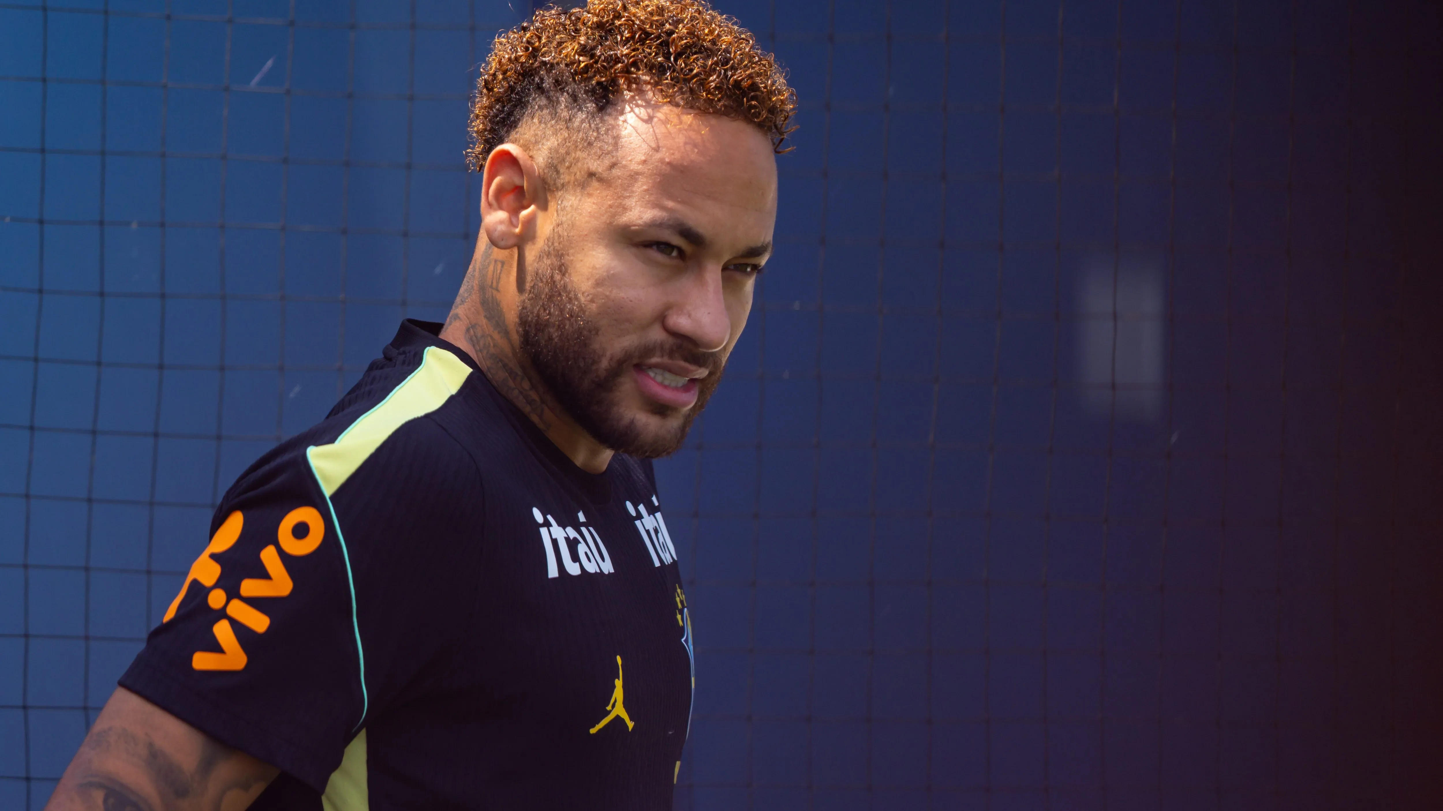 Neymar representa um mentor importante para o momento de Endrick na Seleção – Foto: Rodolfo Buhrer/AGIF