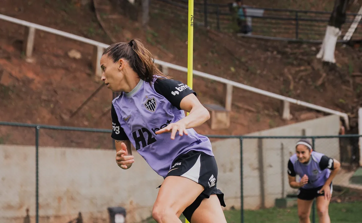Elenco feminino do Atlético-MG se reapresenta após férias durante a Copa e já faz treino