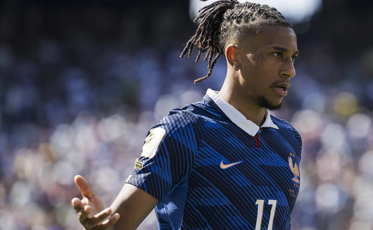 Deschamps muda quarteto ofensivo da França e aposta em Olise como camisa 10 na Copa do Mundo