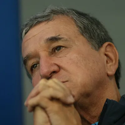 Parreira está na UTI e respira com ajuda de aparelhos, diz hospital