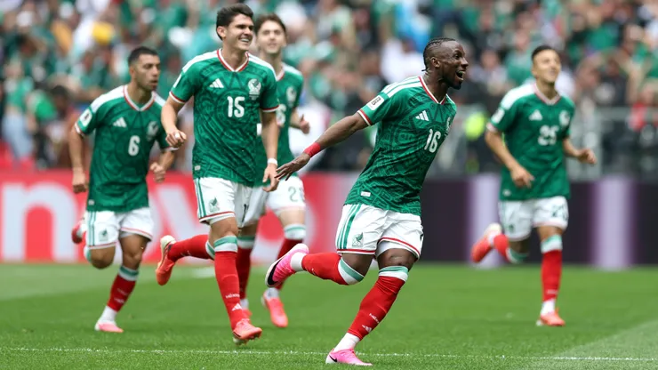 Seleção do México comemorando gol em estreia na Copa - Foto: Carl Recine/Getty Images