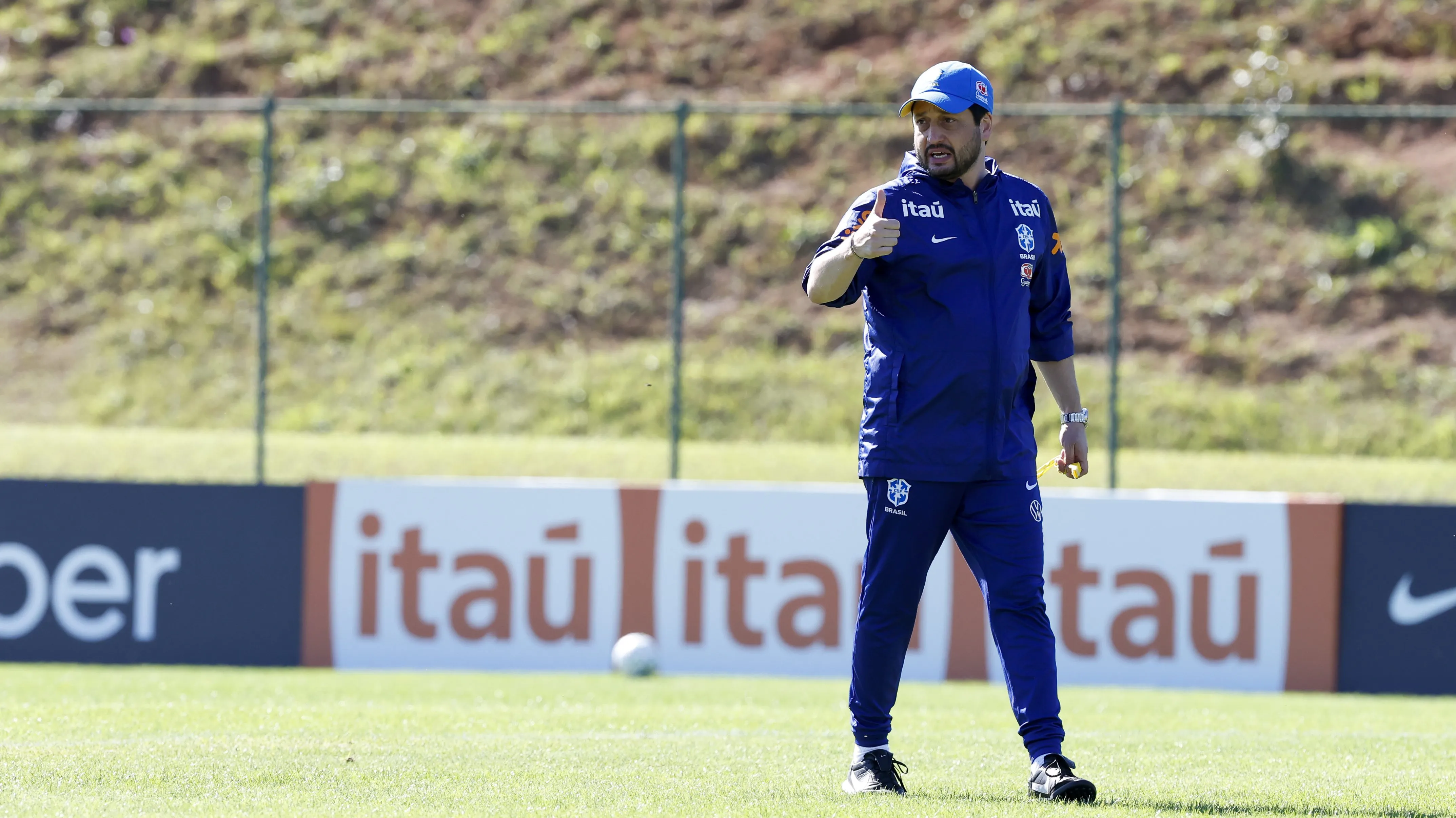Treinador Arthur Elias em treino da Seleção Brasileira, em Itu