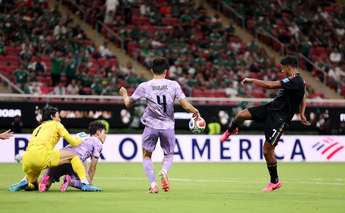 México vence a Coreia do Sul em jogo marcado por discussão quente entre Lira e Lee Kang