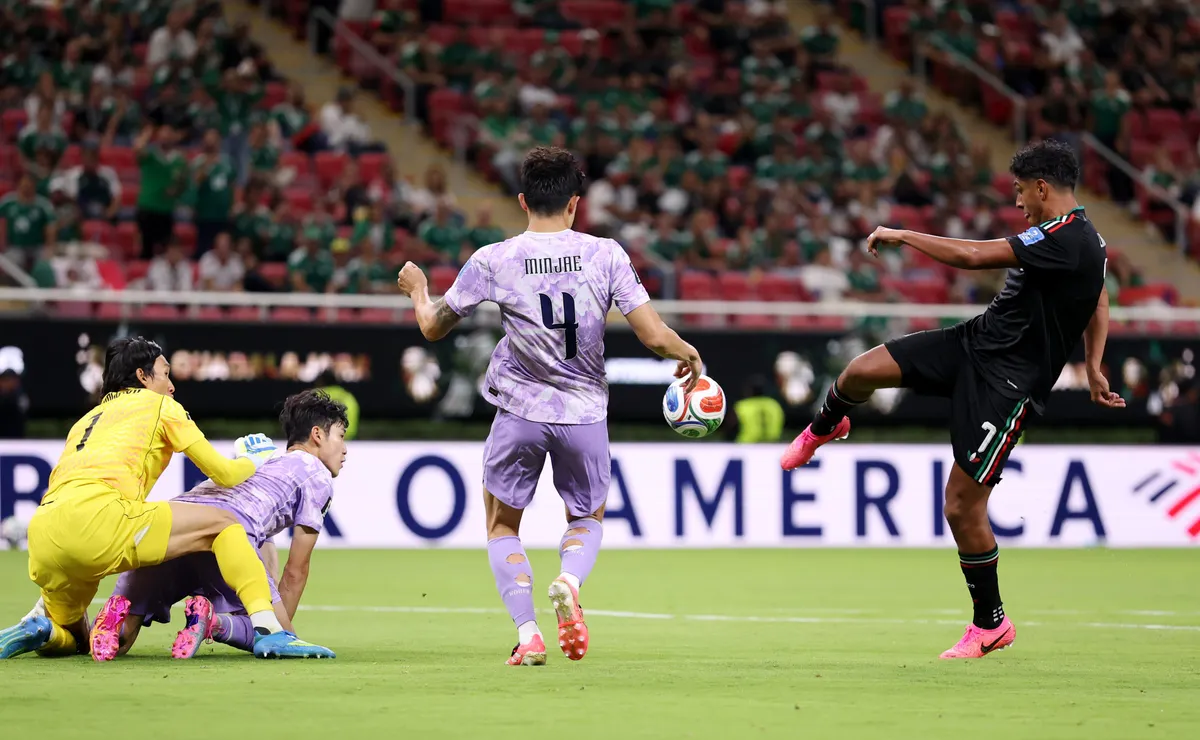 México vence a Coreia do Sul em jogo marcado por discussão quente entre Lira e Lee Kang