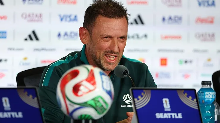 Tony Popovic em entrevista coletiva em Seatle - (Photo by Soobum Im/Getty Images)
