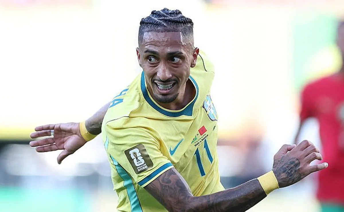 Raphinha se mantém titular de Ancelotti por sua intensidade sem a bola