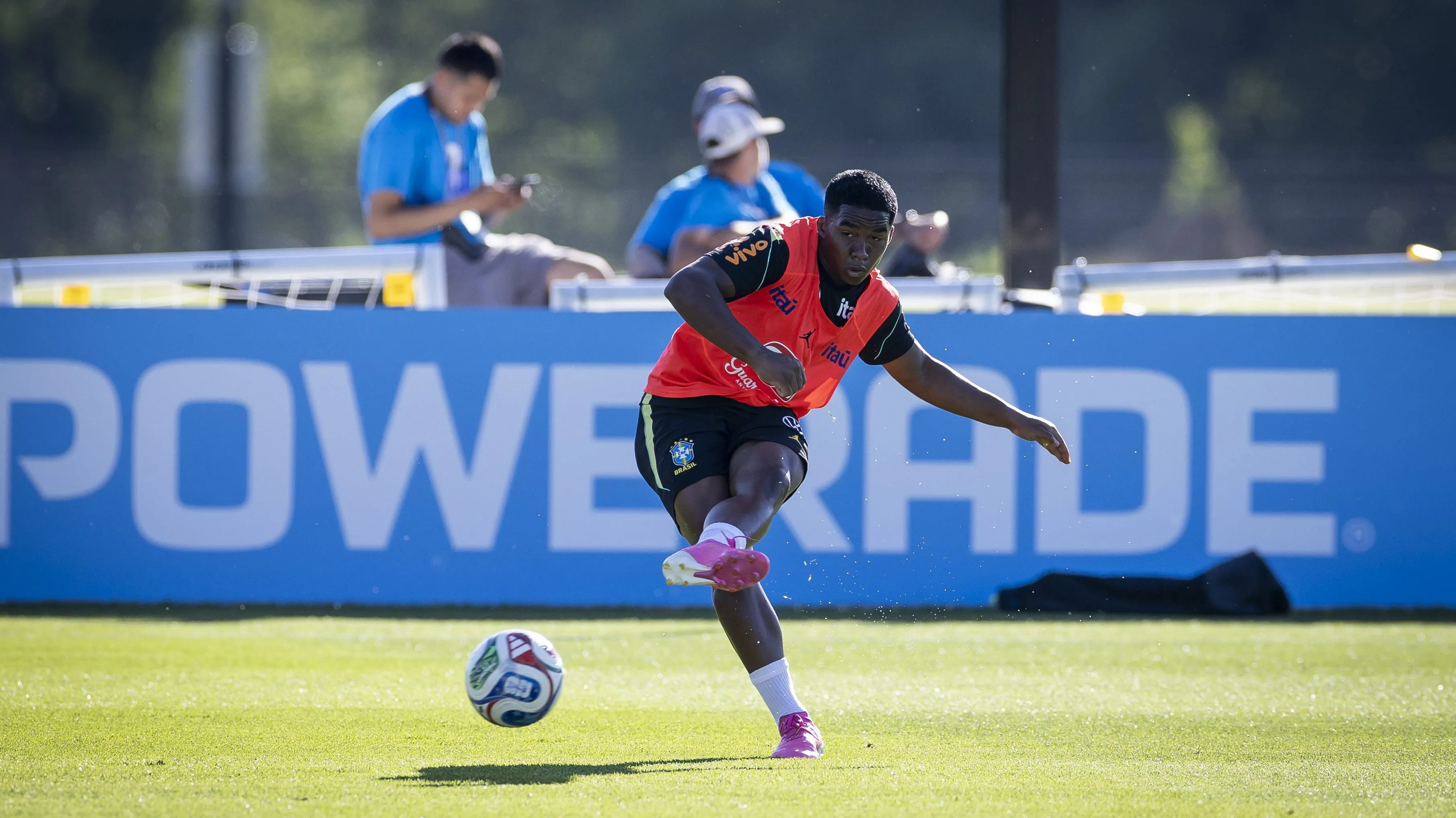 Endrick em treino da Seleção. (Photo by Ira L. Black/Getty Images)