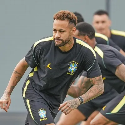 Neymar volta ao grupo da Seleção e mira retorno contra a Escócia na Copa do Mundo