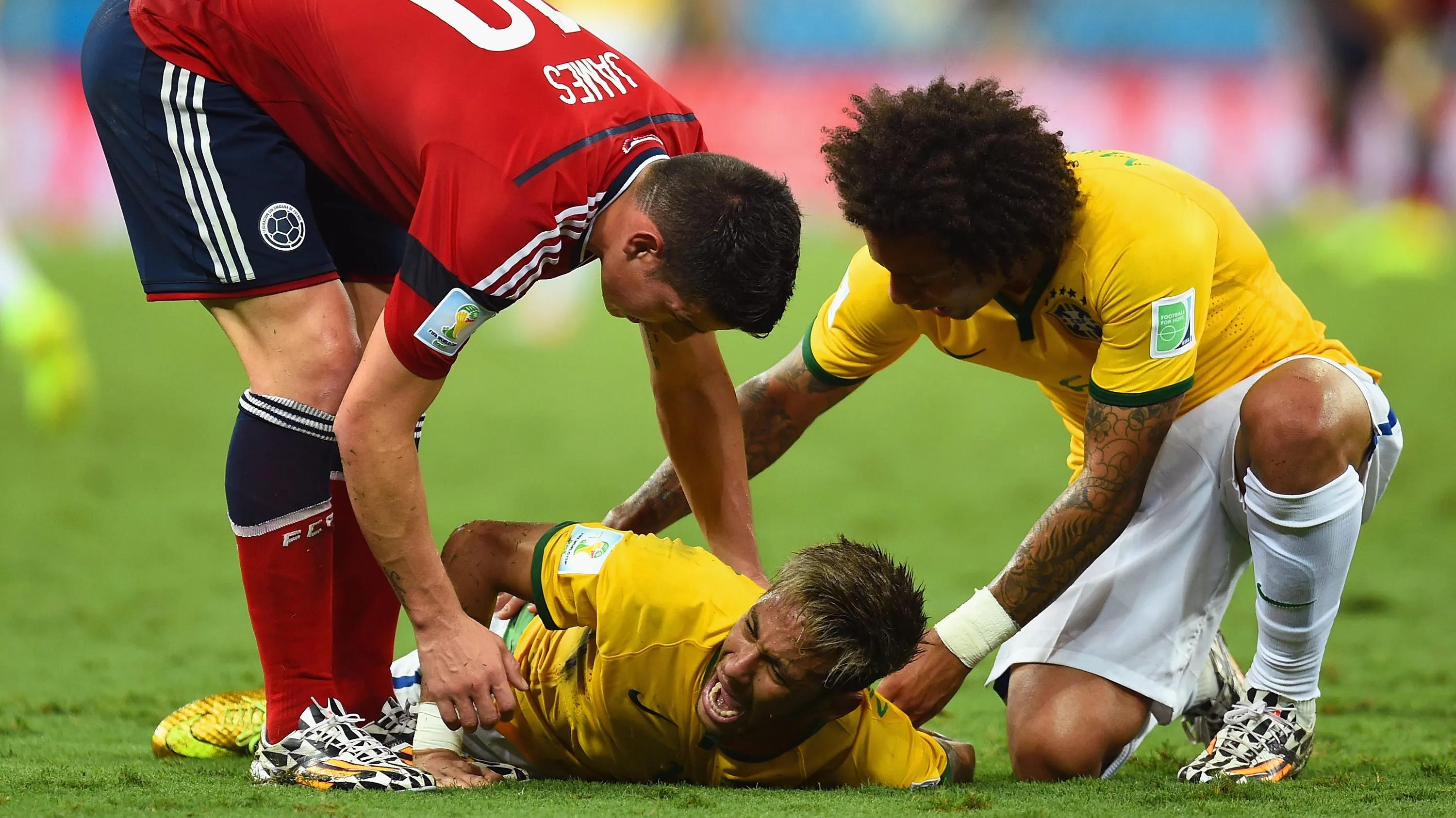 Neymar sofreu grave lesão em 2014.  (Photo by Jamie McDonald/Getty Images)