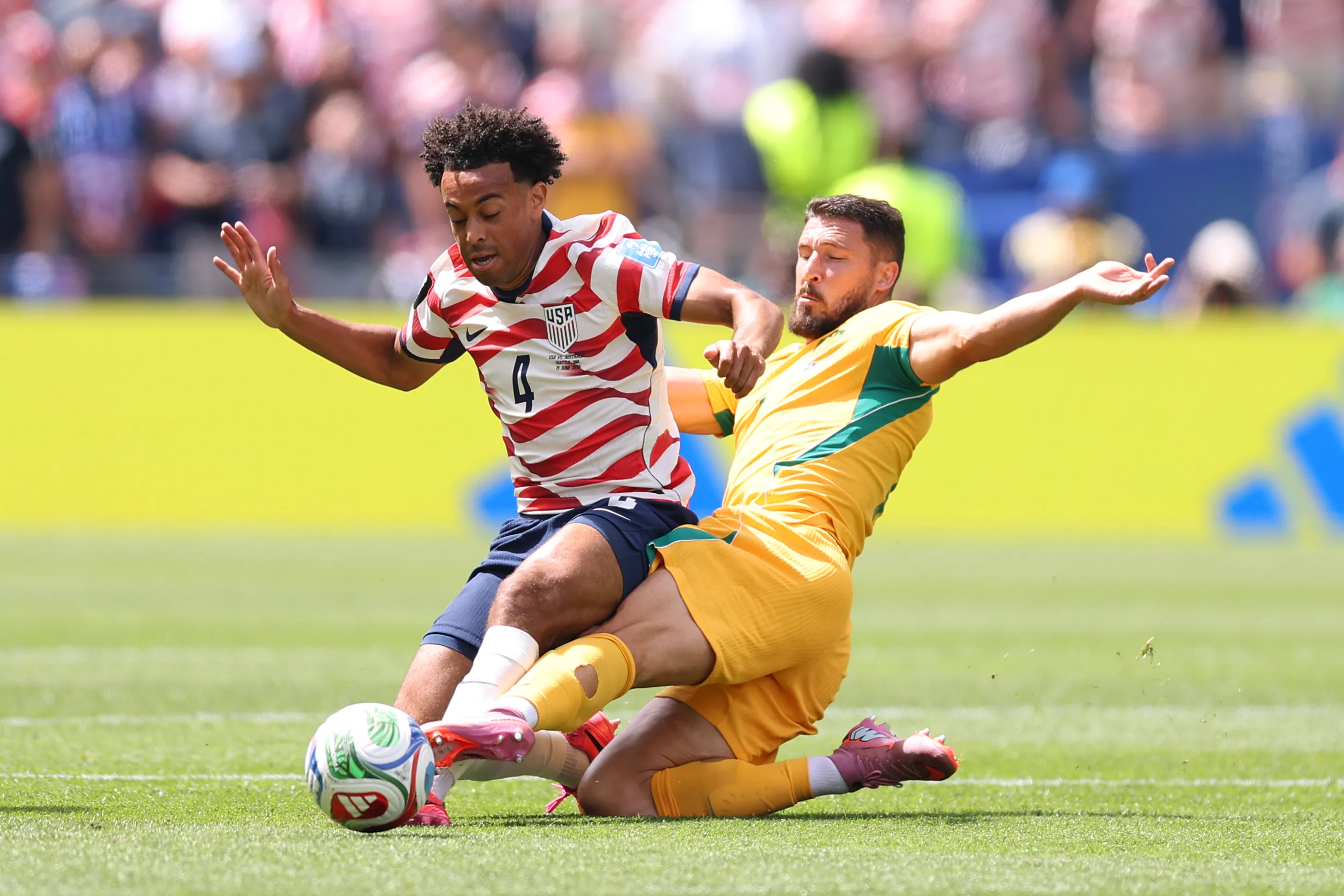 Tyler Adams camisa 4 dos Estados Unidos. (Foto: Fran Santiago/Getty Images)