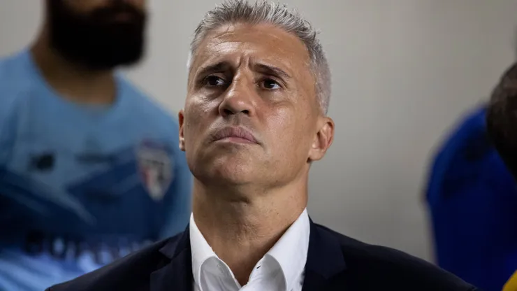 Livre no mercado, Crespo está na pauta de Pedrinho no Vasco, diz ESPN