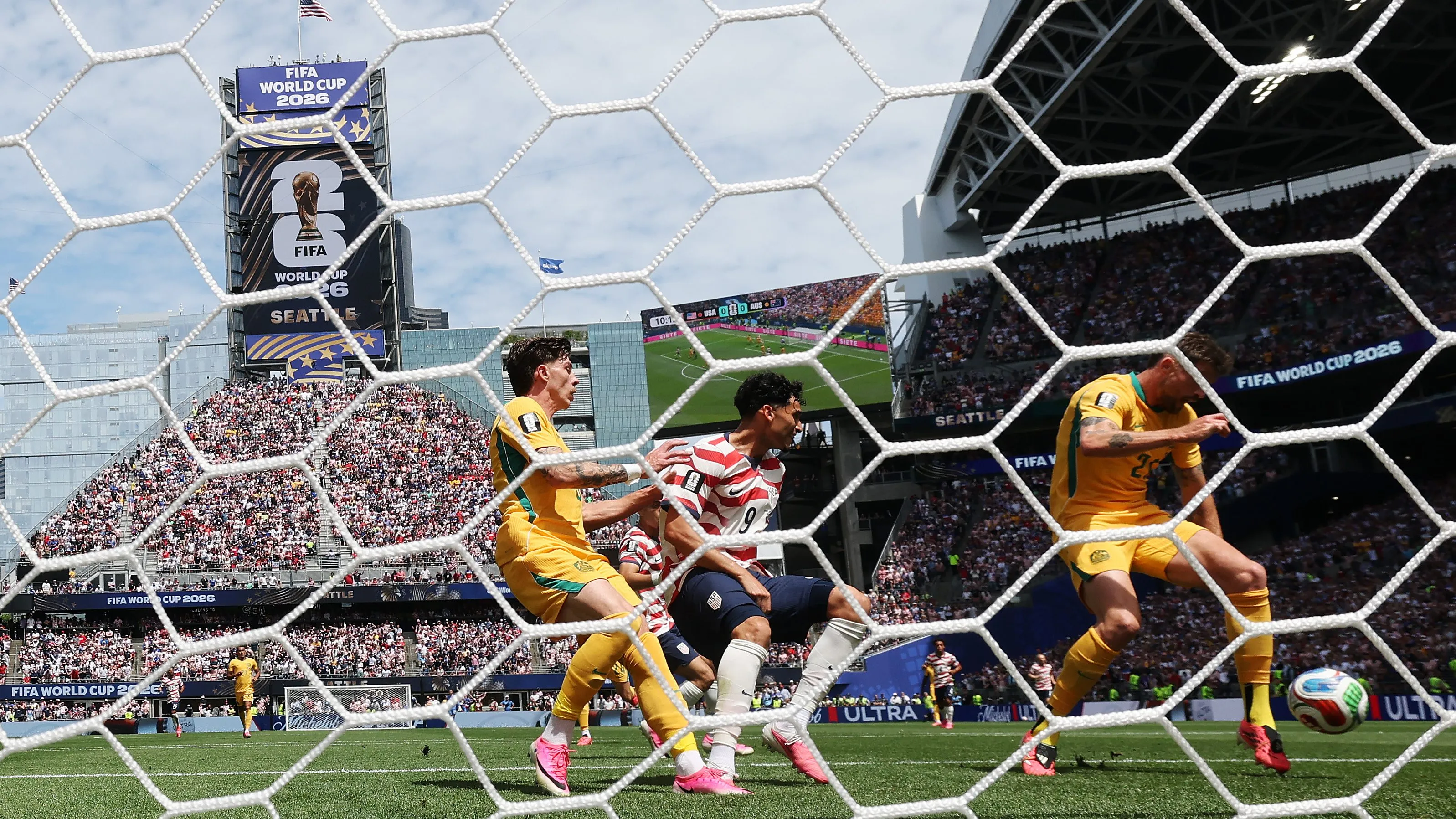 Burgess marcou gol contra em EUA x Austrália. (Photo by Emilee Chinn/Getty Images)