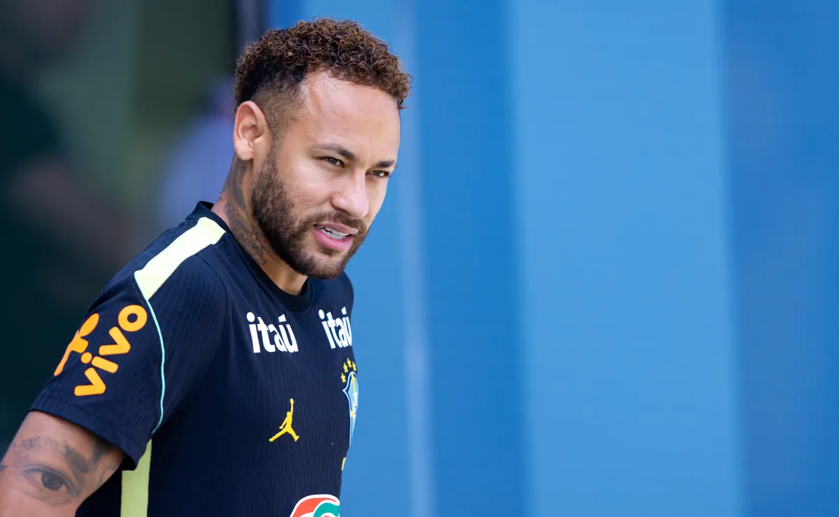 Mercado observa Neymar, mas futuro segue congelado durante a Copa do Mundo
