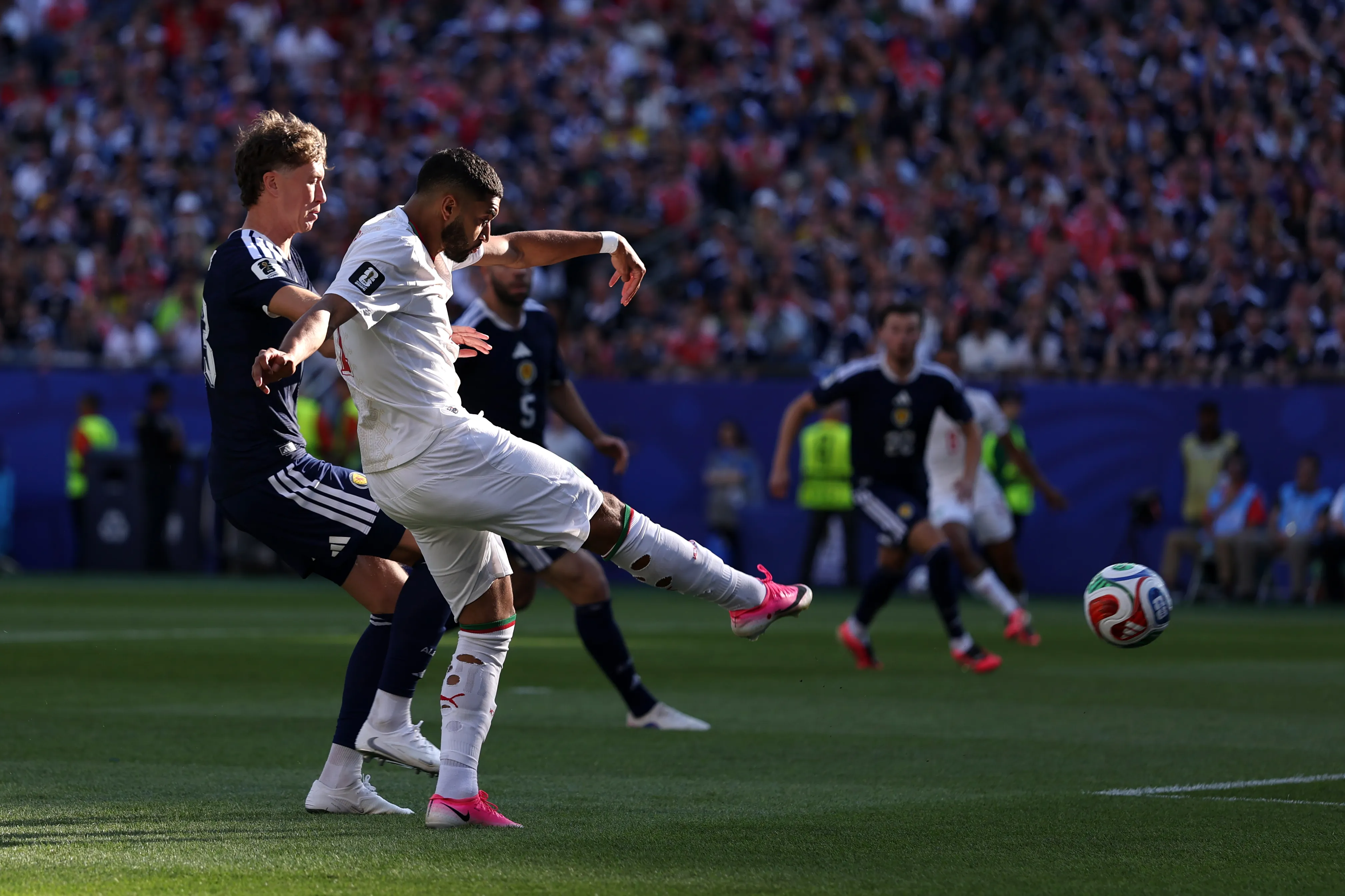 Ismael Saibari abriu o placar para Marrocos contra a Escócia, em Boston, em jogo assistido por Guardiola – Foto: Justin Setterfield/Getty Images