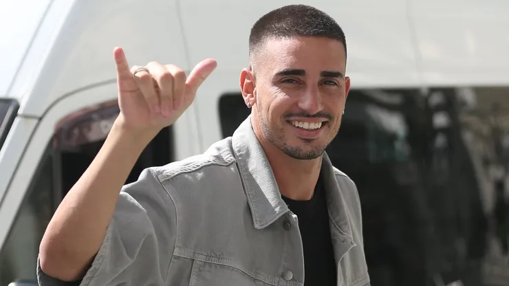 Thiago Galhardo defende o Feira FC.