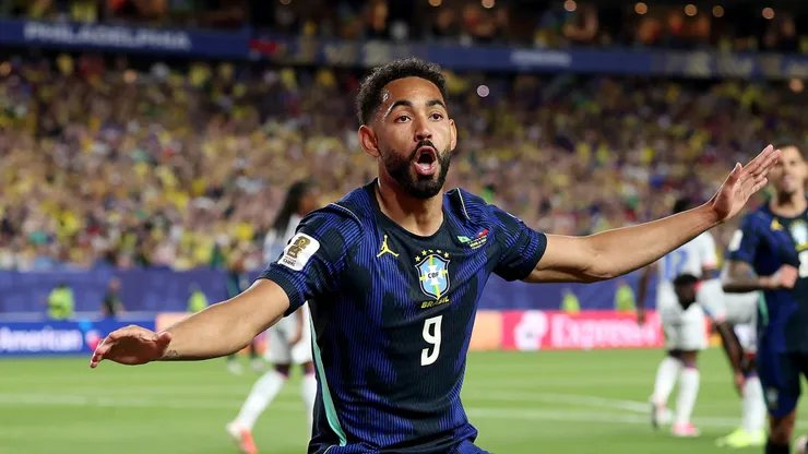 Matheus Cunha comemorando gol do Brasil.
