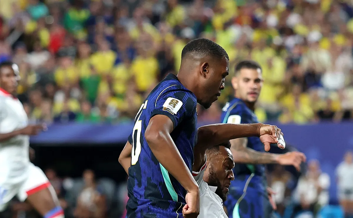 Rayan entra bem em jogo da Seleção Brasileira e dá assistência para gol anulado de Endrick