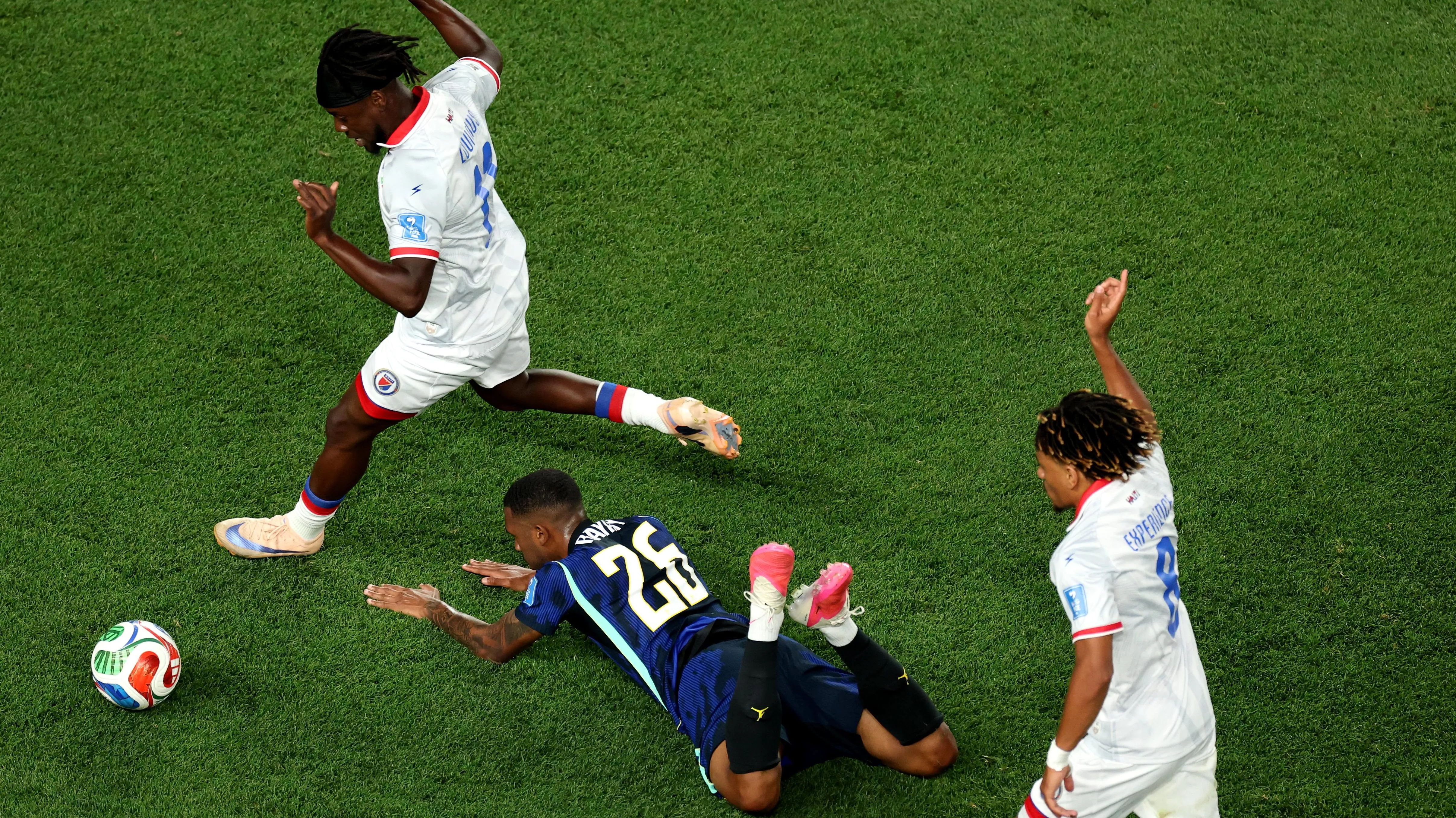 Foto: Kevin C. Cox/Getty Images – Rayan em ação durante jogo com os haitianos.