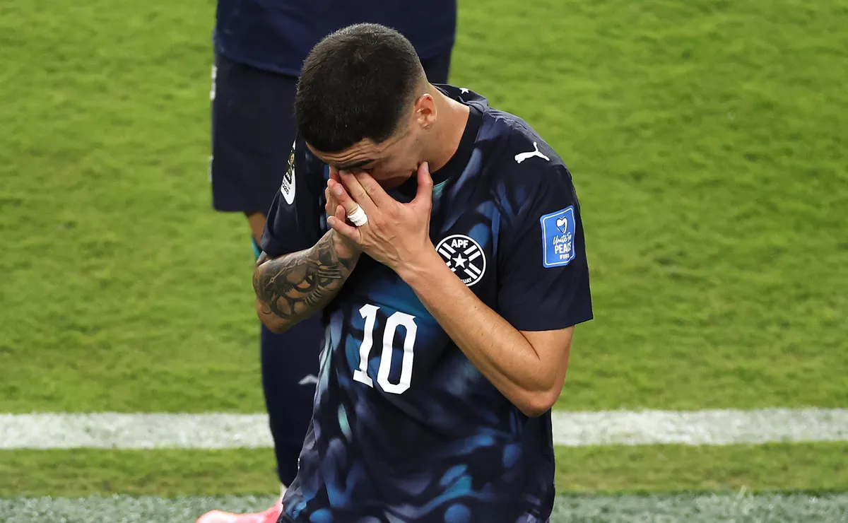 Almirón é o primeiro jogador expulso na Copa do Mundo por nova regra da Fifa em Paraguai x Turquia