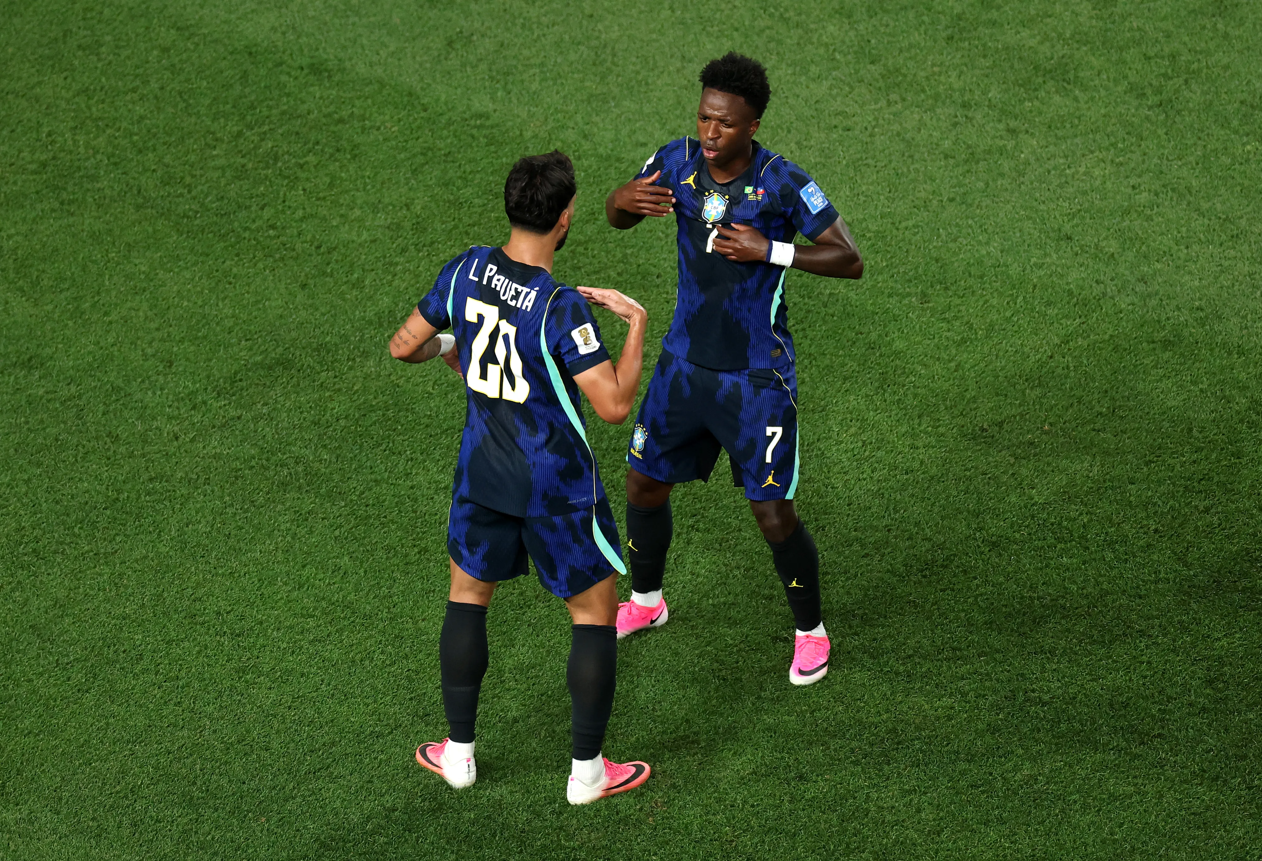 Entrosamento de Paquetá e Vini Jr ajudou Brasil a conquistar primeira vitória na Copa – Foto: Kevin C. Cox/Getty Images