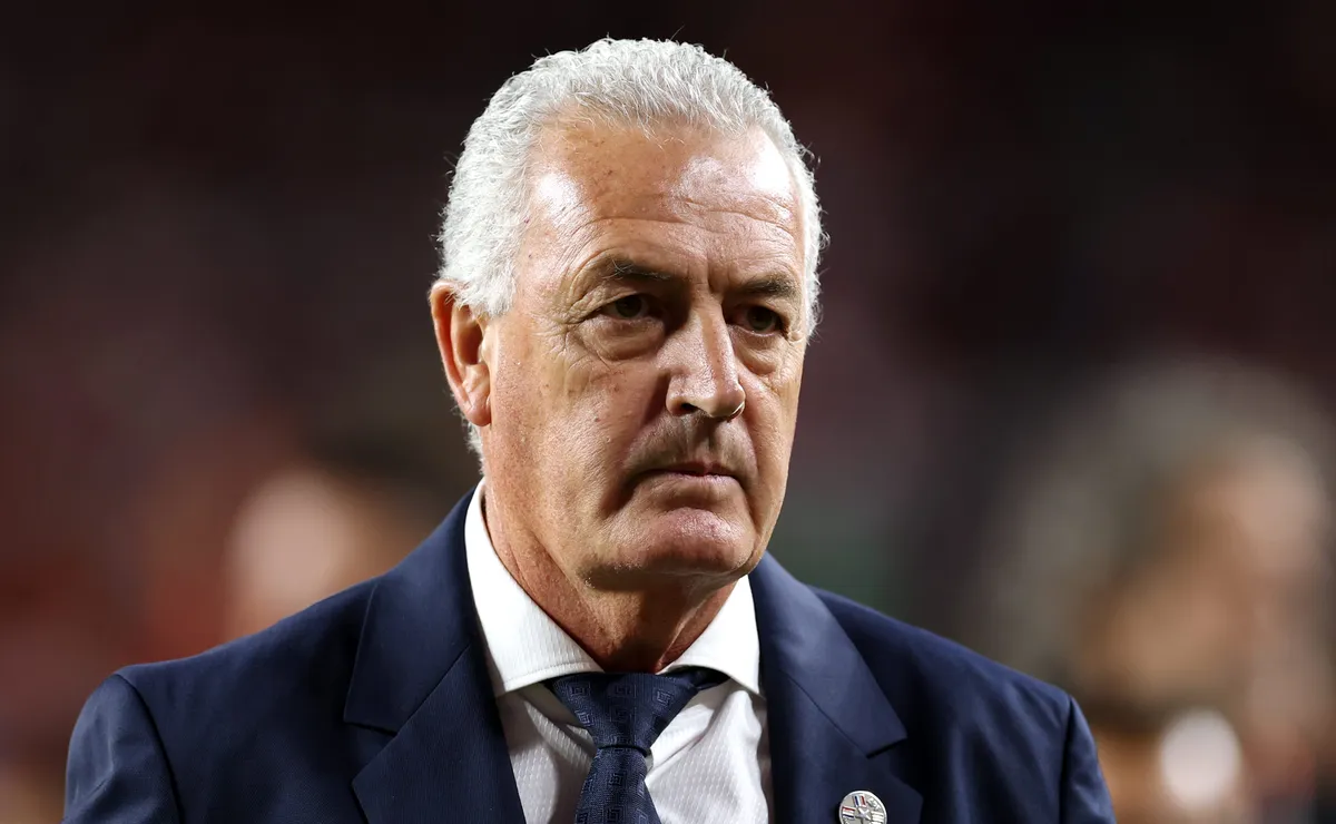 Gustavo Alfaro analisa expulsão de Almirón e critica decisão na Copa do Mundo: “Rigor excessivo”