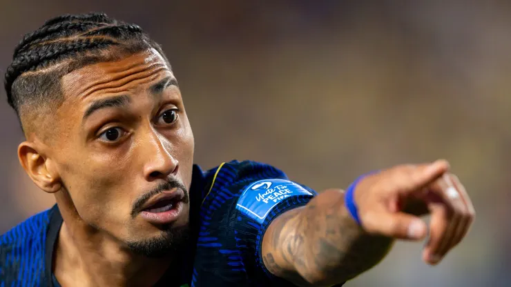 Raphinha se machucou durante a Copa e ganha força para deixar o Barcelona