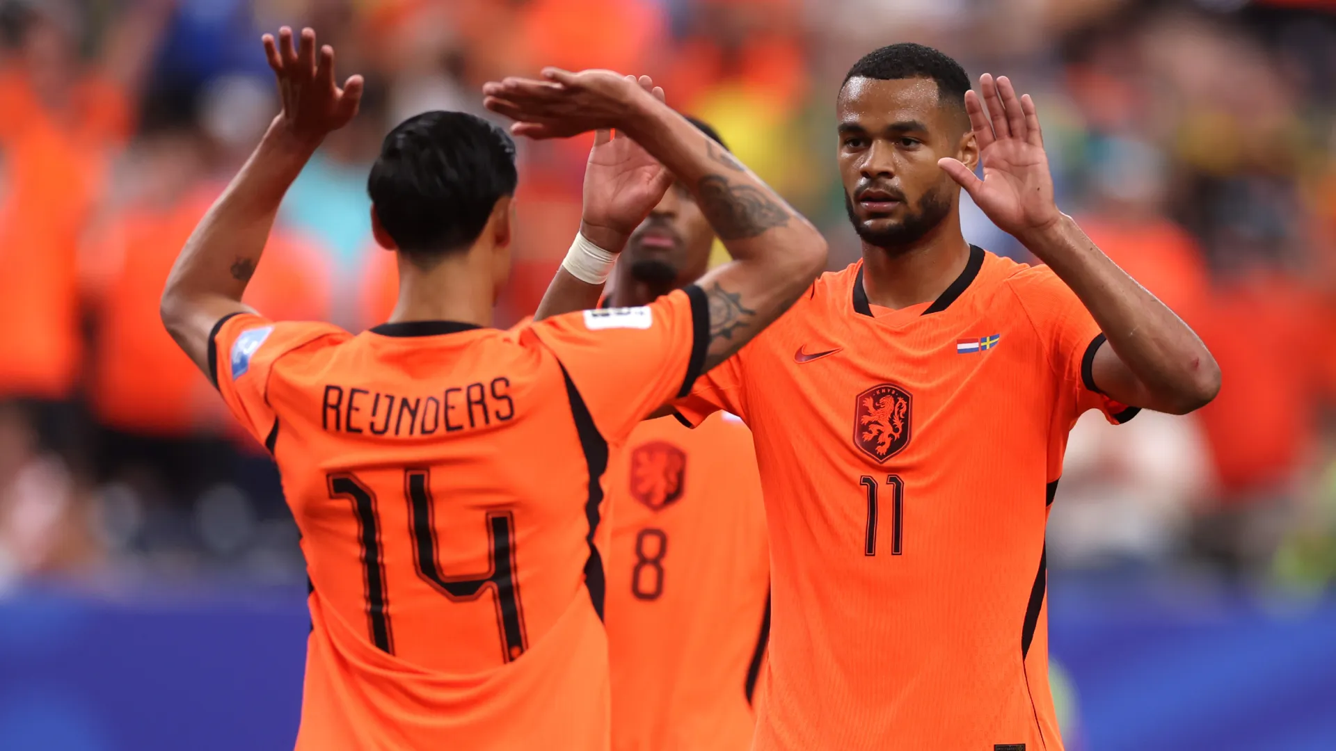 Gakpo comemorando o gol marcado em Holanda x Suécia – Foto: Lars Baron/Getty Images