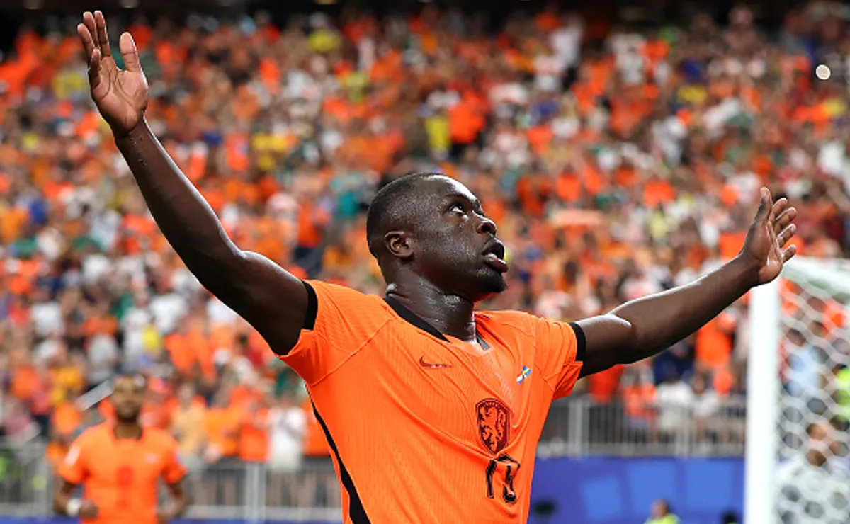 Brian Brobbey brilha com dois gols na Copa do Mundo e vira destaque da Holanda após goleada