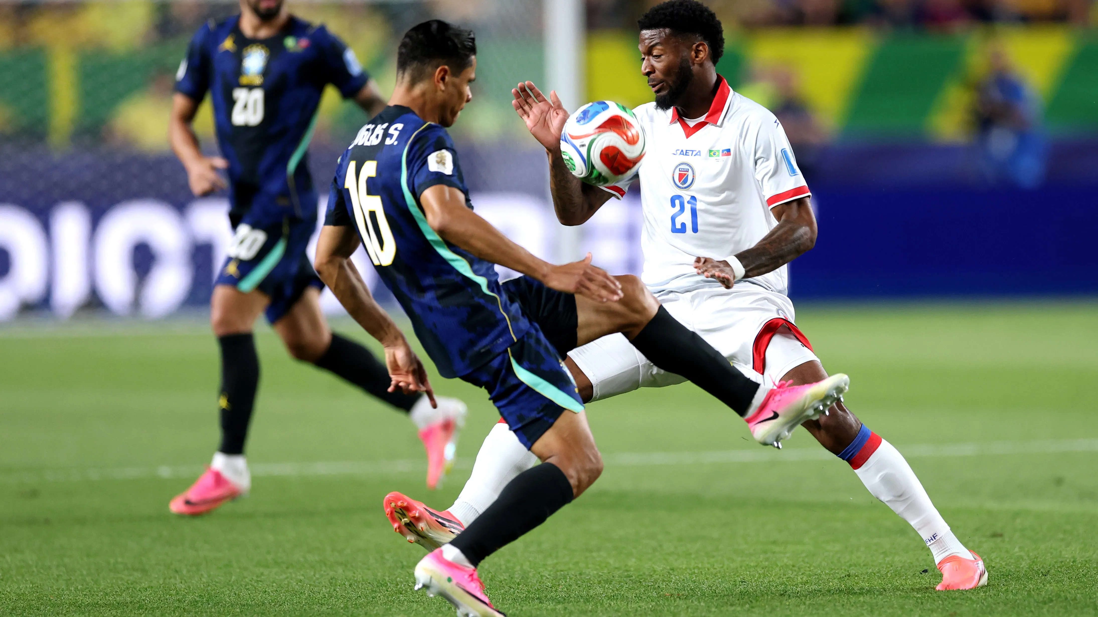 Douglas Santos contra o Haiti. (Photo by Darrian Traynor/Getty Images)