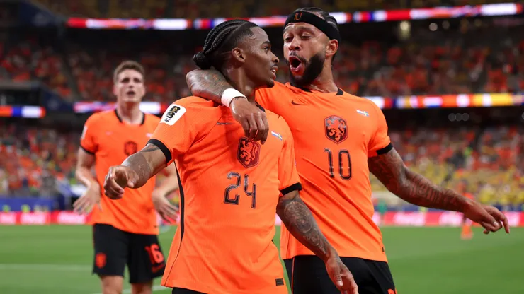 HOUSTON, TEXAS - JUNE 20: Crysencio Summerville #24 of the Netherlands celebrates with teammate Memphis Depay #10 after scoring his team's fifth goal during the FIFA World Cup 2026 Group F match between Netherlands and Sweden at Houston Stadium on June 20, 2026 in Houston, Texas. (Photo by Lars Baron/Getty Images)
