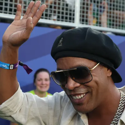 Ronaldinho surpreende o mundo ao acertar retorno em time italiano