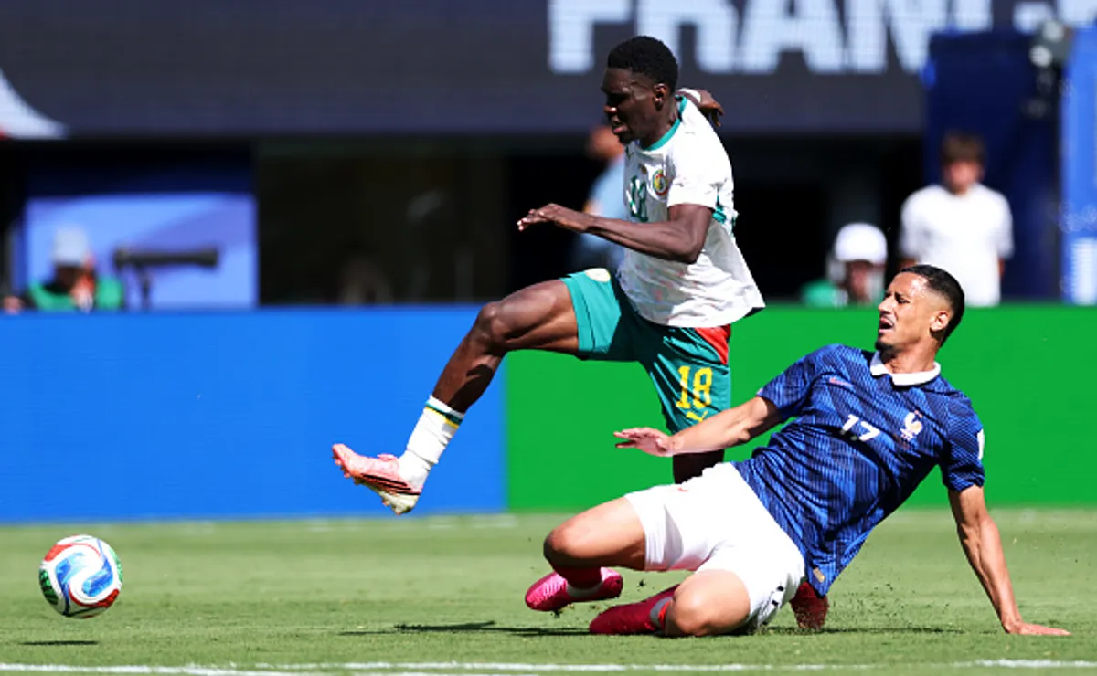 Saliba revela problema físico antes de França x Iraque pela Copa do Mundo