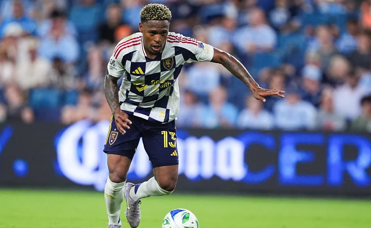 Botafogo faz proposta por meia colombiano Nelson Palacio, segundo César Luis Merlo