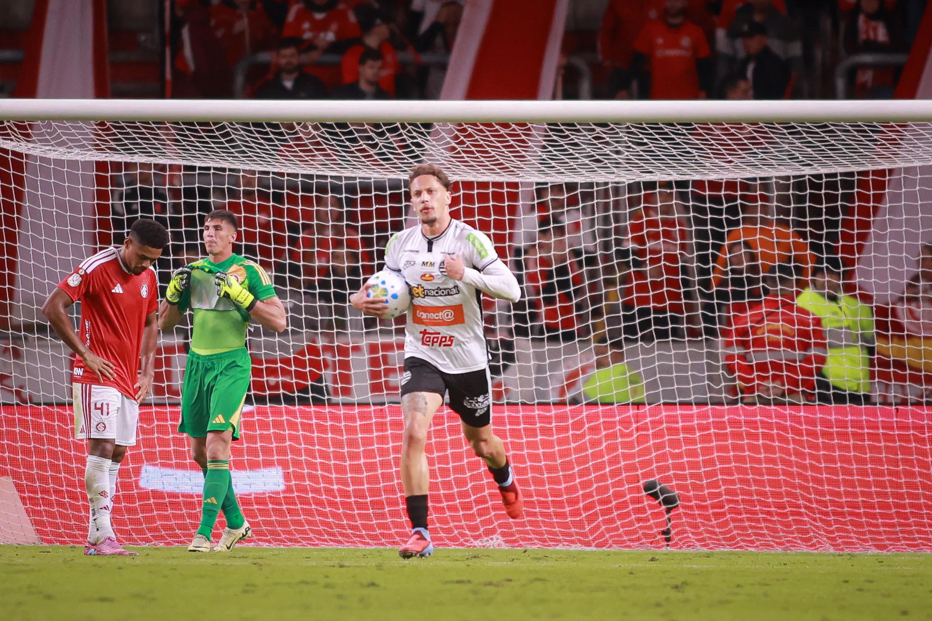 Ian Lucas em jogo diante do Colorado. Foto: Maxi Franzoi/AGIF