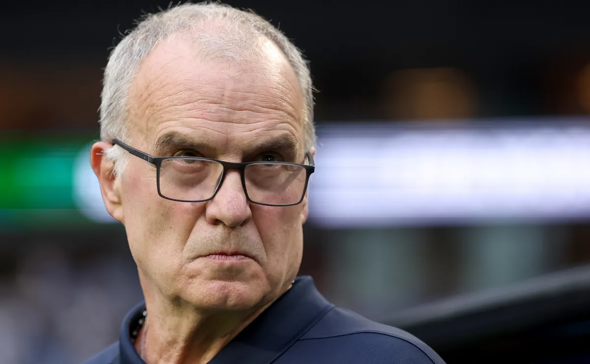 Marcelo Bielsa, técnico do Uruguai, reprova paradas para hidratação na Copa do Mundo: “Não agrega nada”