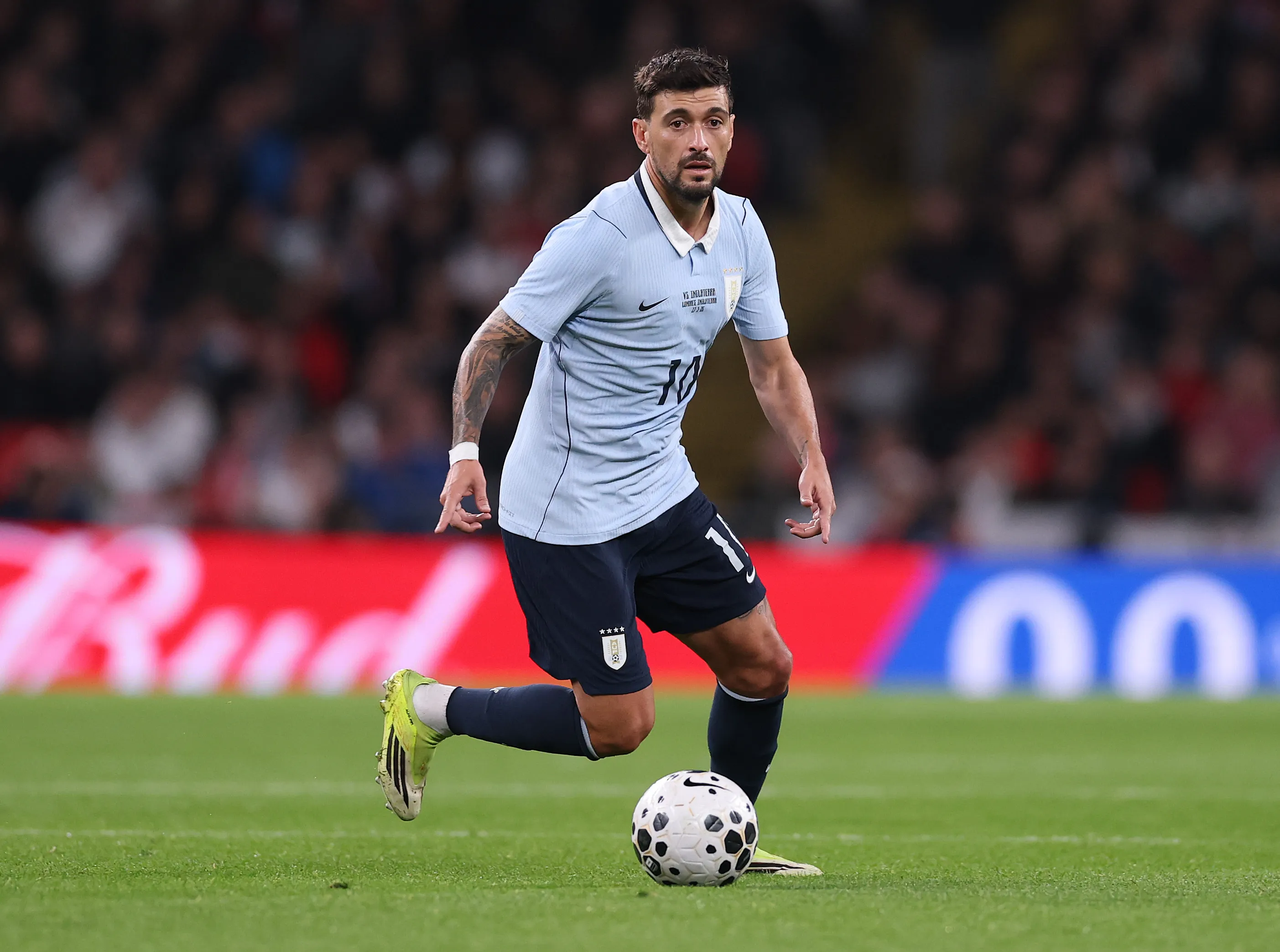 Arrascaeta durante amistoso pelo Uruguai. Foto: Ryan Pierse/Getty Images