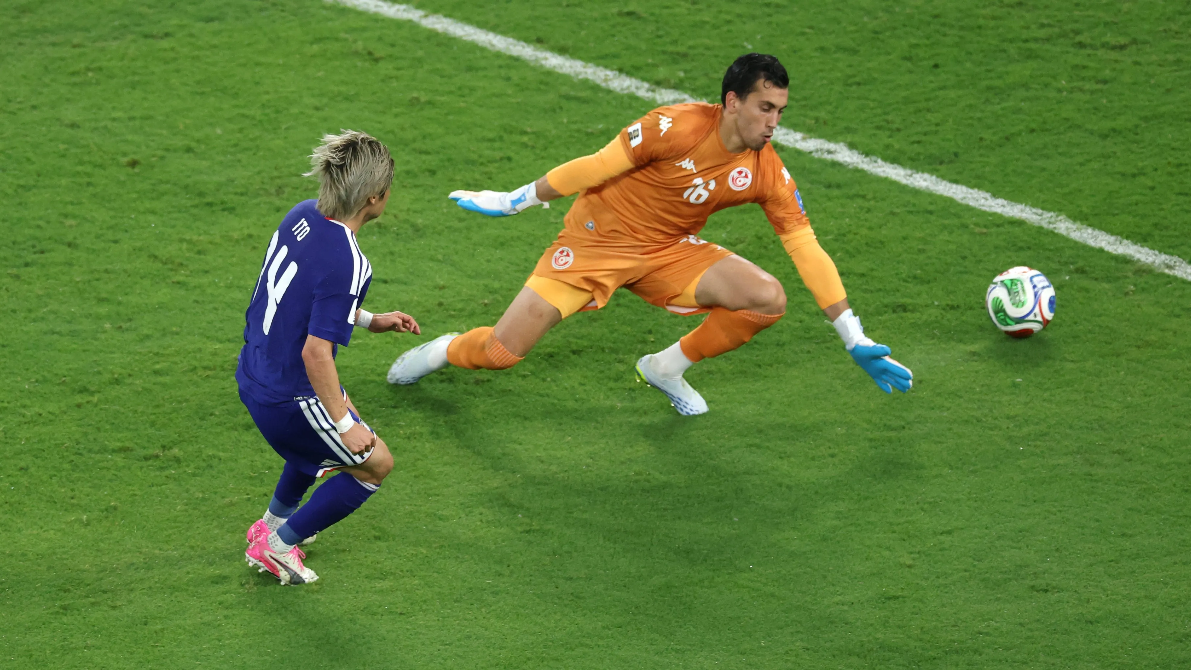 Ito marcou o terceiro gol do Japão. (Photo by Carl Recine/Getty Images)