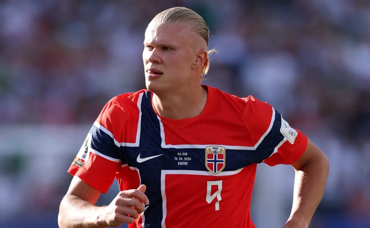 Haaland não sai do banco durante derrota da Noruega para a França na Copa do Mundo