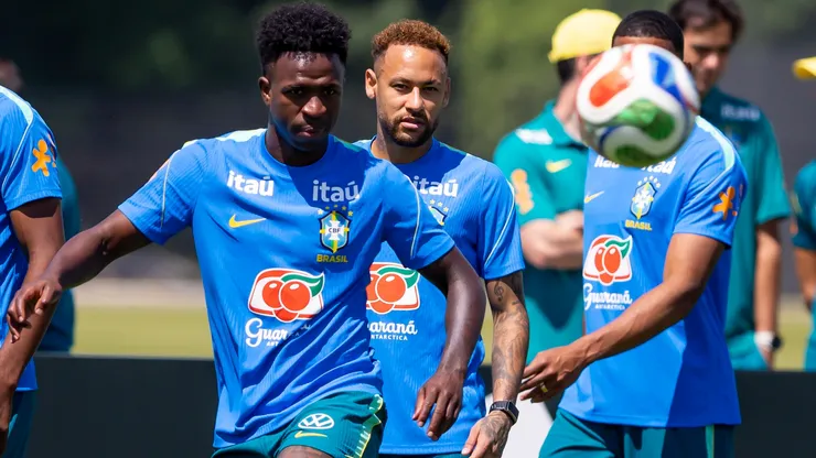Vini Jr e Neymar em treinamento da Seleção Brasileira