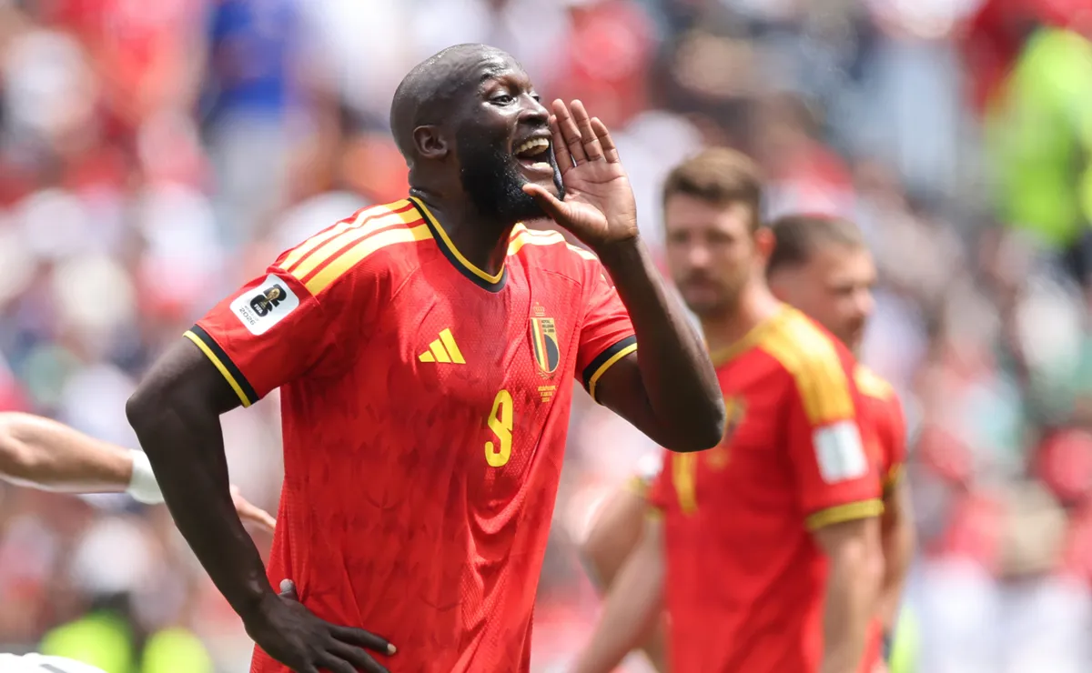 Entrada de Lukaku em Beiranvand, em Bélgica x Irã, gerou reclamações para uma expulsão