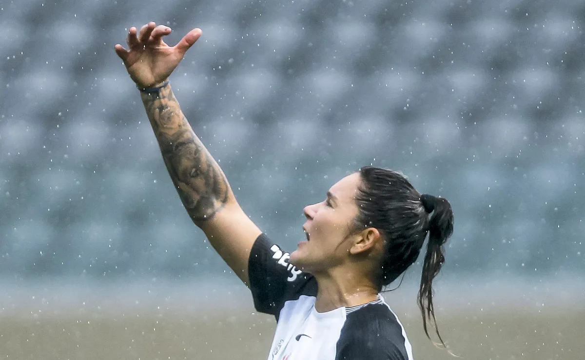 Corinthians volta a atrasar direitos de imagem do elenco feminino e amplia preocupação nos bastidores