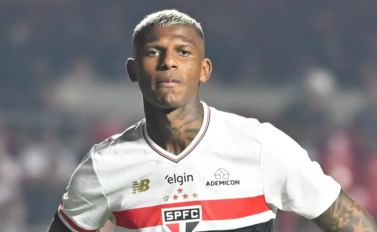 São Paulo terá reunião com Arboleda e avalia reintegrar o zagueiro equatoriano