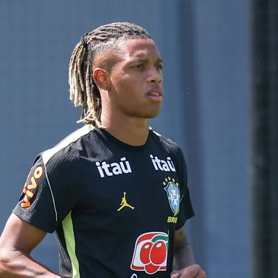 Botafogo flexibiliza pedida por Danilo