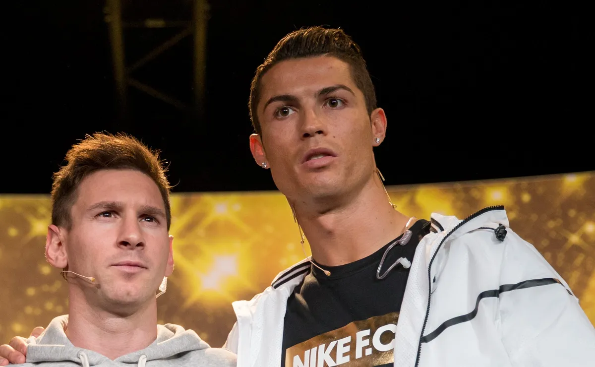 Alan Shearer, lenda da Premier League, escolhe Messi em comparação polêmica com Cristiano Ronaldo